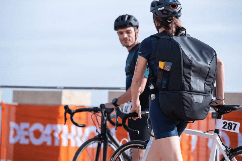 triathletes avec sac de transition Aptonia